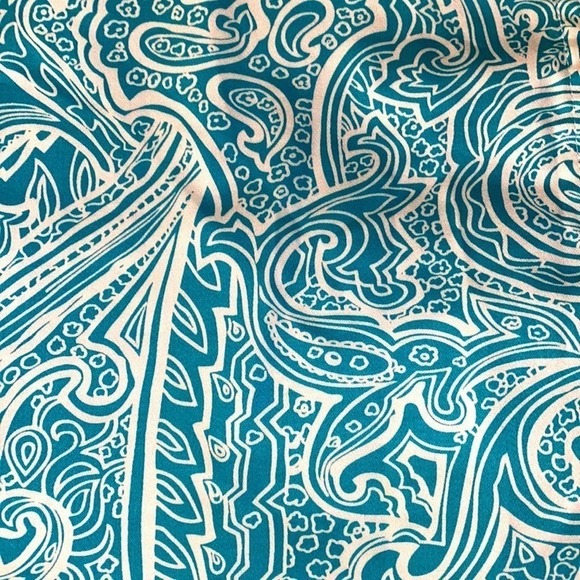 Skort teal and white contemporary print. Belt loops and front pockets size 10P
C - Picture 4 of 15